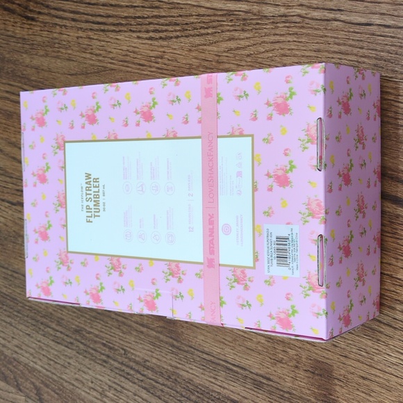 BOX Stanley x LoveShackFancy Flip Straw Tumbler 30 oz. - Picture 2 of 6